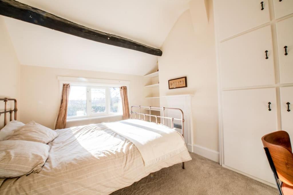 Charming Cottage Getaway In Altrincham Zewnętrze zdjęcie